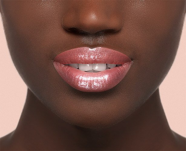 Aplicacion labios pieloscura maquillaje labios color riche plump and shine maquillaje labios coconut plump color riche plump and shineLoreal ParisHD